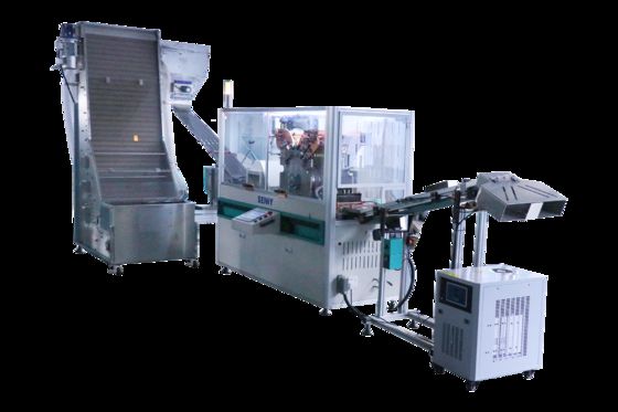 Máquina automática de impresión offset UV para tapones de botellas de plástico multicolores.