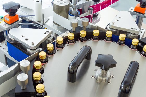 750pcs/minuto Tres puntos posicionamiento botella redonda máquina de etiquetado estable y de alta velocidad